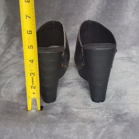 Shoes - Picture 4 of 4